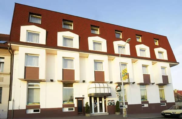 HOTEL HENRIETTA, Praga Kobylisy