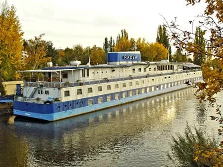 BOTEL RACEK***, Praga Podolí