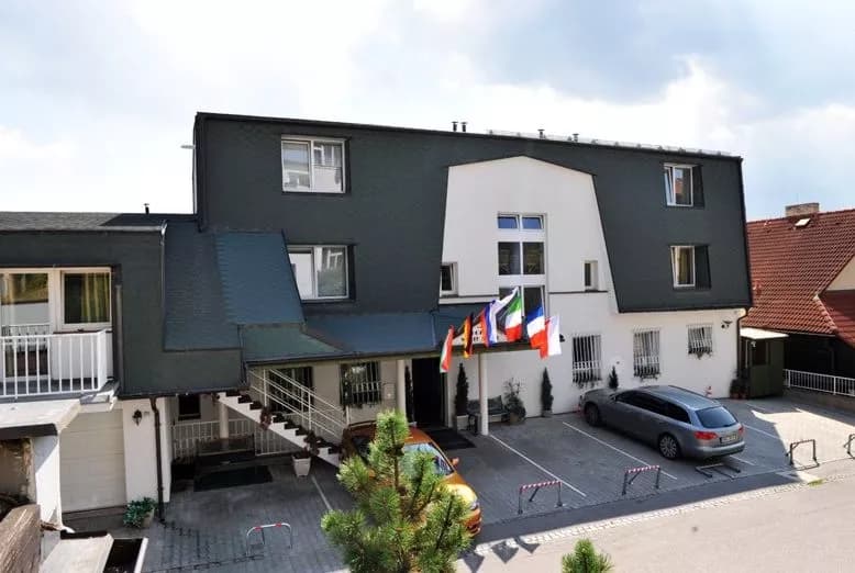 Hotel White House, Prag Jinonice